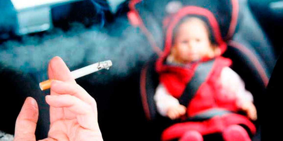 ¿Sigues fumando en el coche con niños dentro?